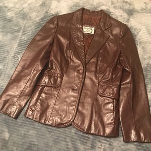 Vintage brown blazer for a delicate frame.